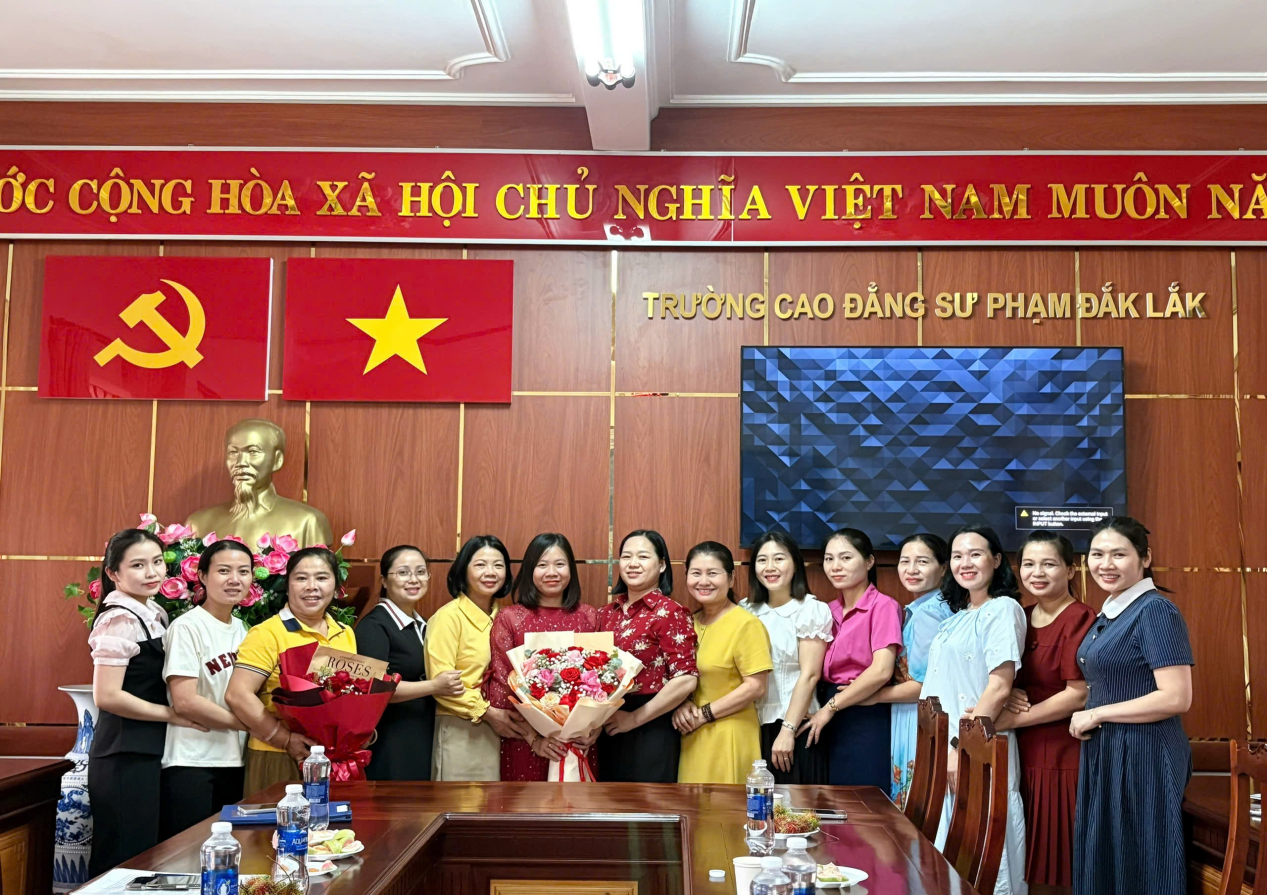 Chi bộ VI tổ chức Lễ  kết nạp Đảng viên mới